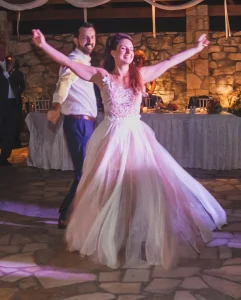 νυφικά 2 σε 1