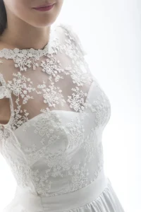 νυφικά με δαντέλα