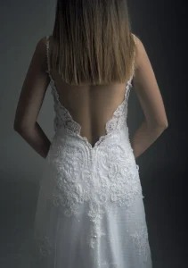 νυφικά με δαντέλα