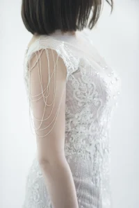 νυφικά με δαντέλα