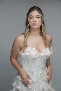 νυφικά με δαντέλα