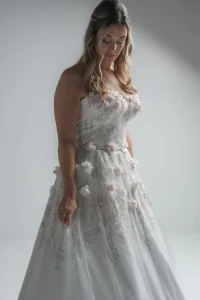 νυφικά με δαντέλα