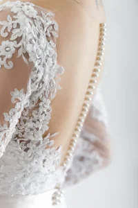 νυφικά με δαντέλα