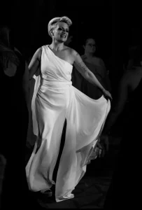 minimal νυφικά